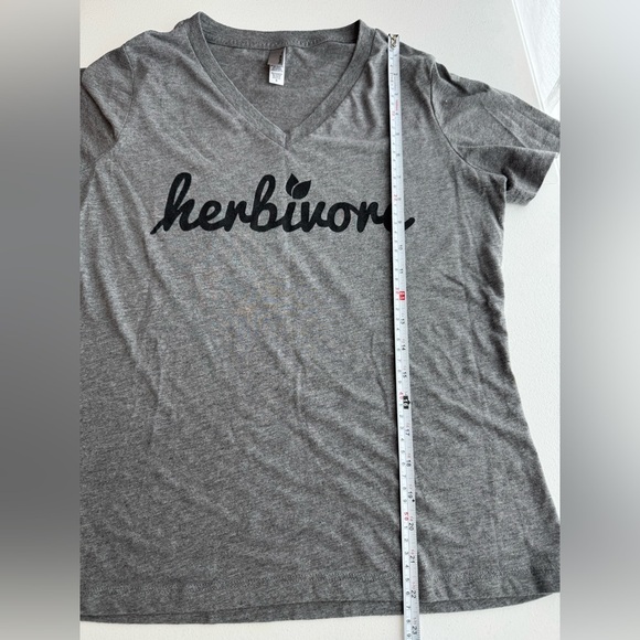 Herbivore Vegan/Vegetarian Tshirt - Picture 3 of 6